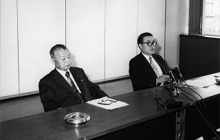 会社更生法の適用申請