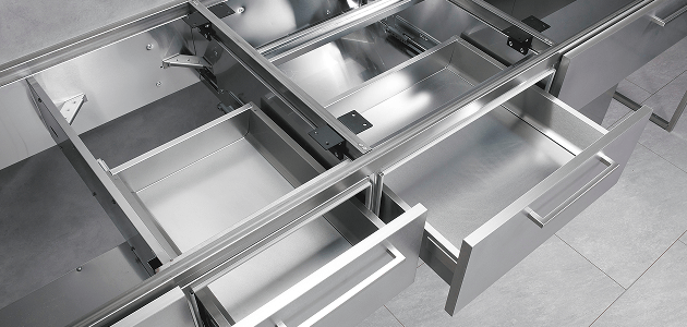 ステンレスキャビネット。清潔で、気にせず使える強さ。