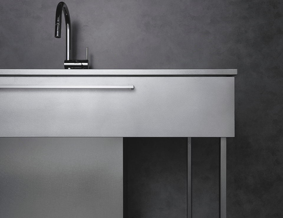 ワークトップとフレーム、線を揃えるという美しさ。